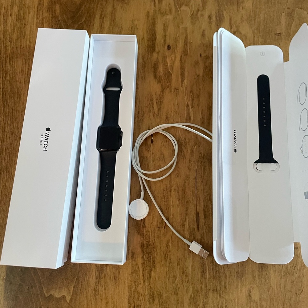 Apple Watch Series 3 - Black